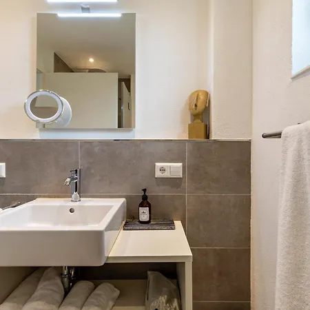 3 Parkside Apartment *